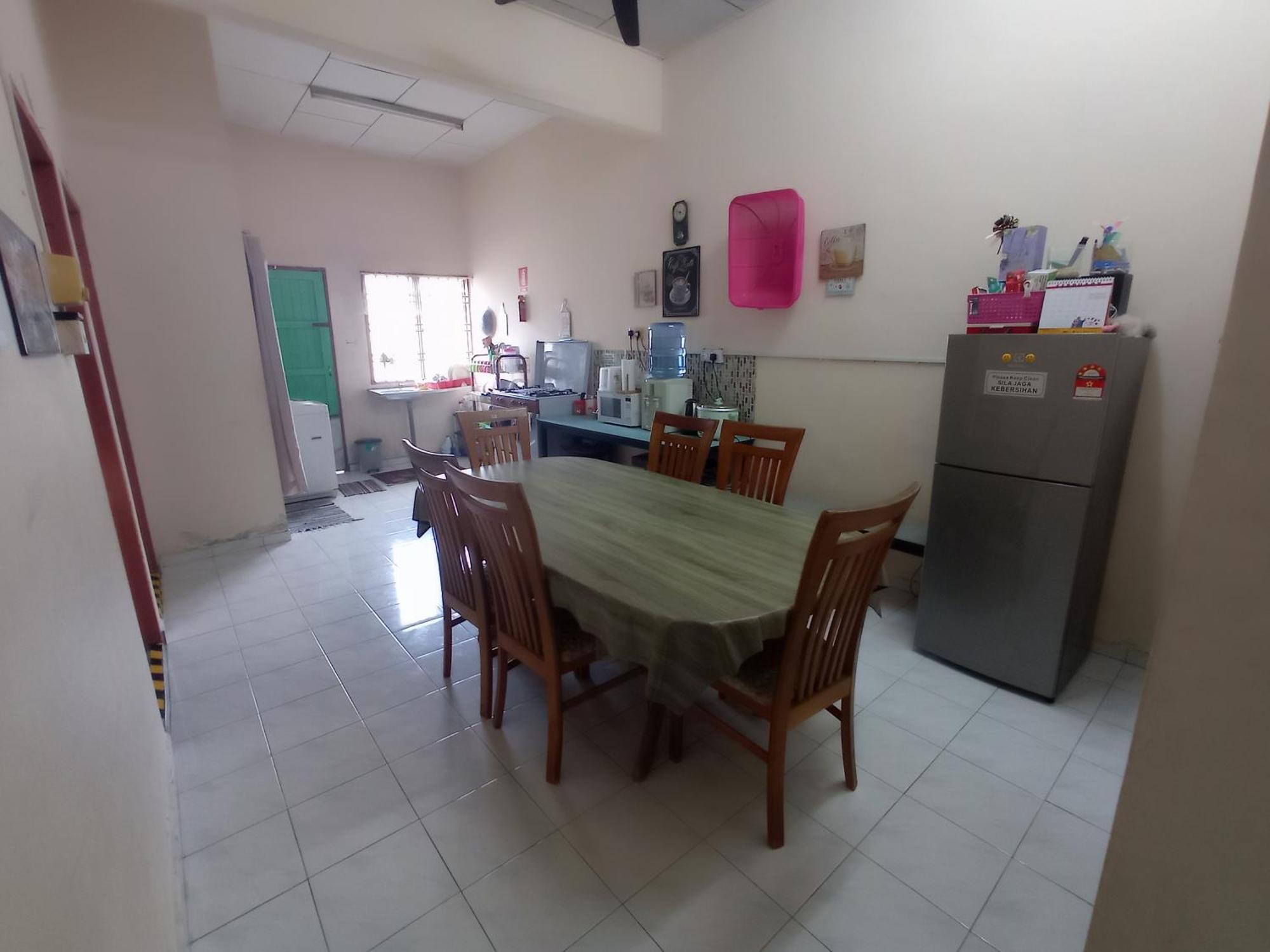 Homestay Melewar Парит Раджа Экстерьер фото