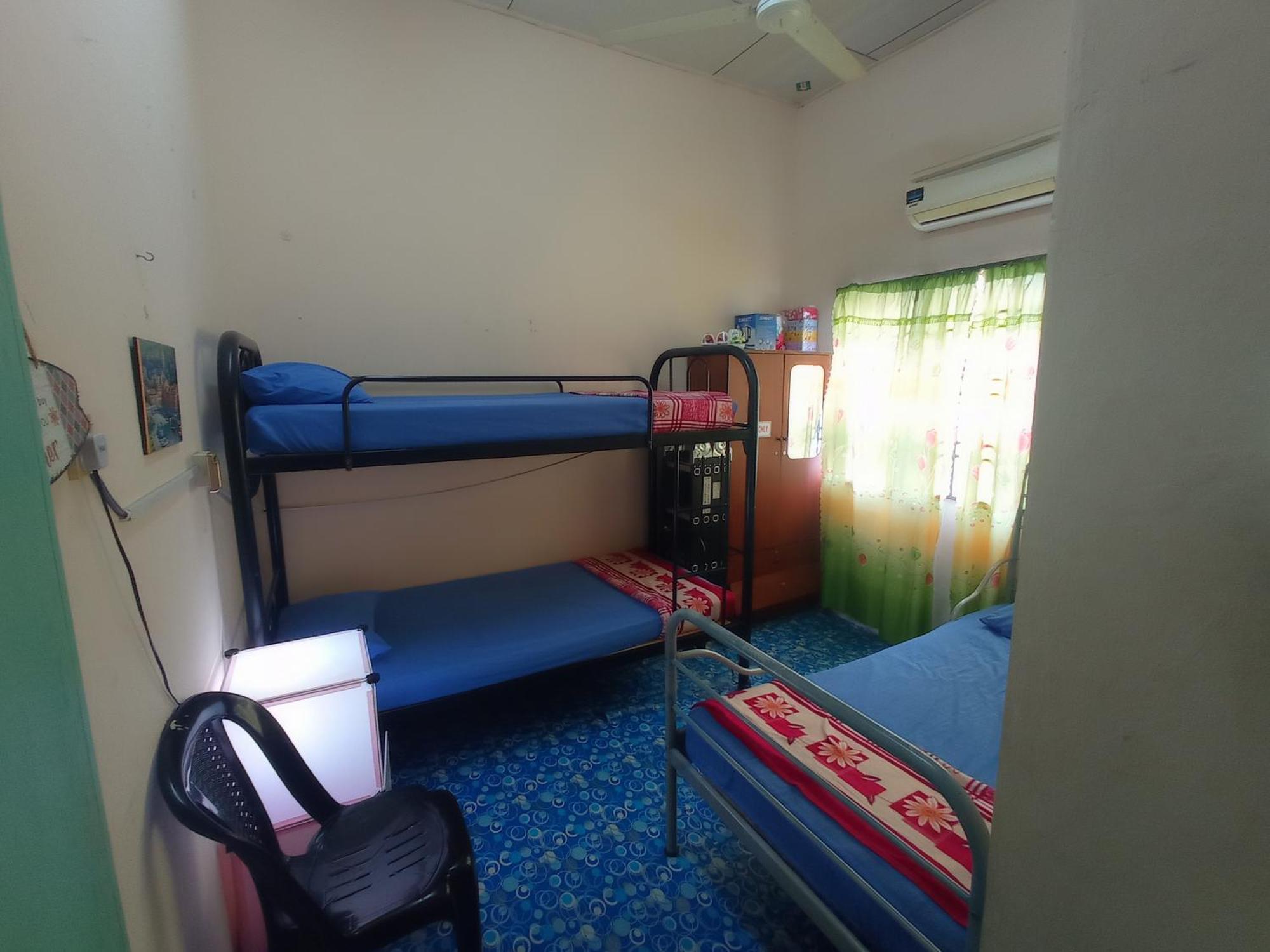 Homestay Melewar Парит Раджа Экстерьер фото