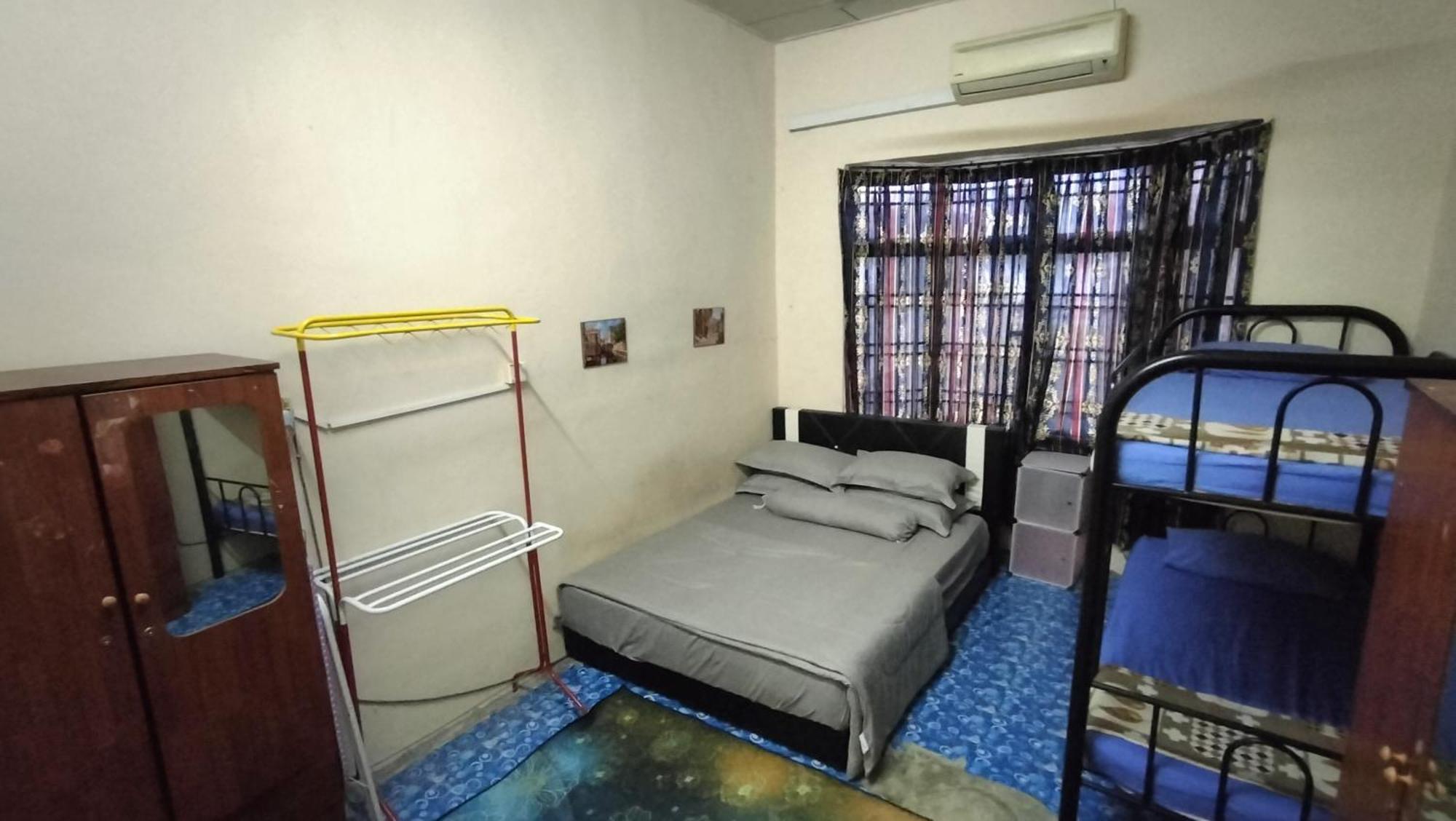 Homestay Melewar Парит Раджа Экстерьер фото